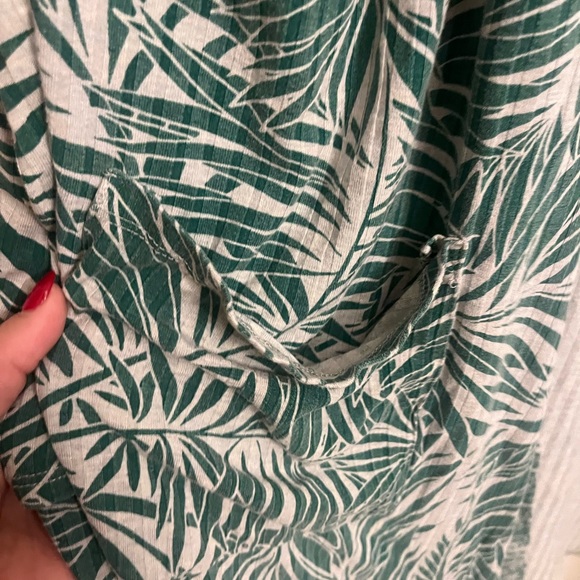 LulaRoe Sarah Green & white palm print duster cardigan. - Picture 3 of 5